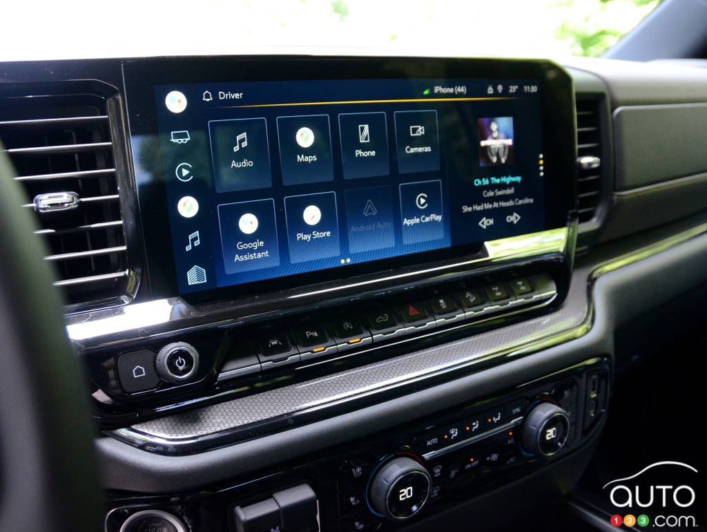 Chevrolet Silverado  - Touchscreen